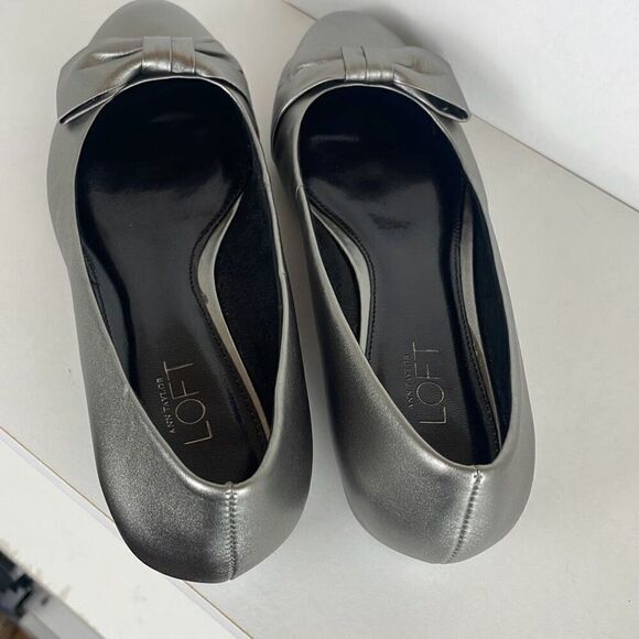 Ann Taylor LOFT Bow Accent Micro Wedge Flats 6 - Picture 4 of 16